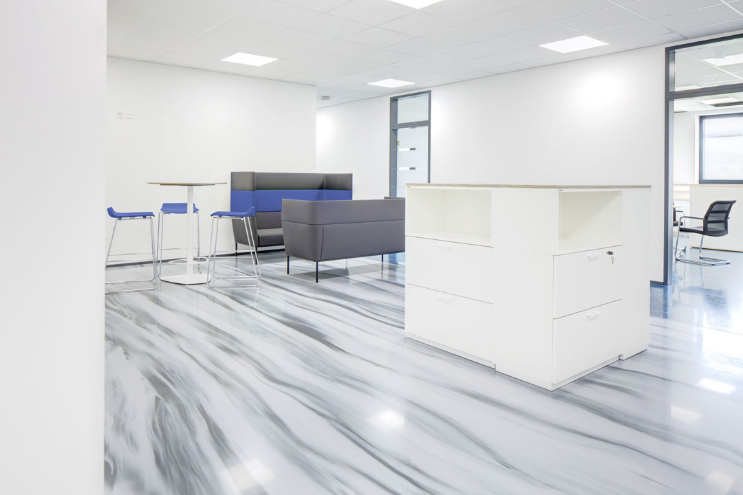 Marmor-Effekt – ein Büroboden wie angegossen
